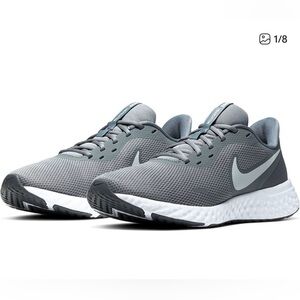 Nike Women's Gray and White Athletic Shoes